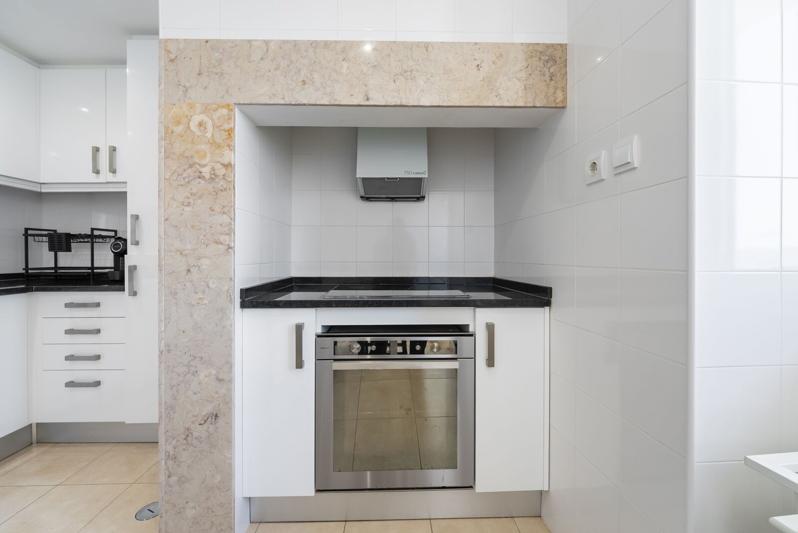 1 Bedroom Apartment with a view, Santos, Lisboa - Image 13