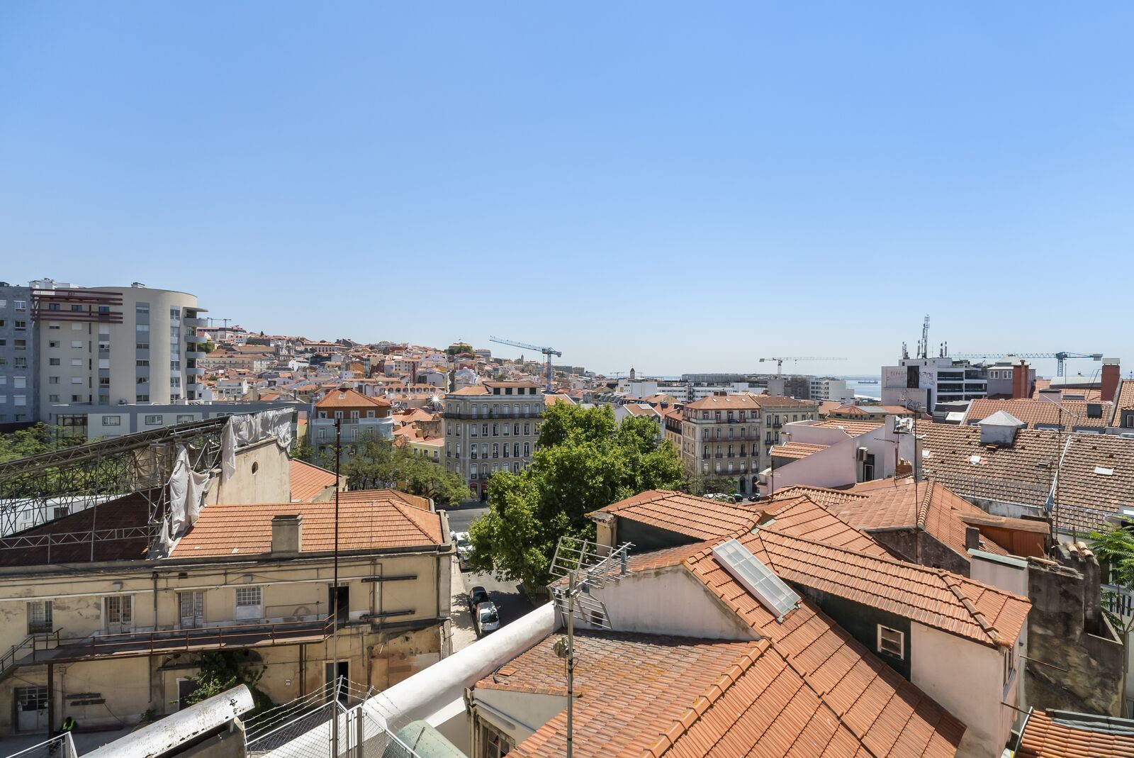 1 Bedroom Apartment with a view, Santos, Lisboa - Image 19