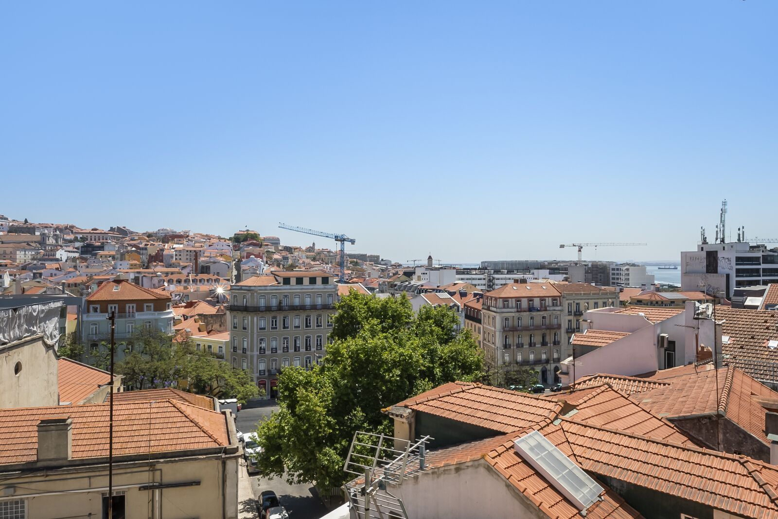 1 Bedroom Apartment with a view, Santos, Lisboa - Image 17
