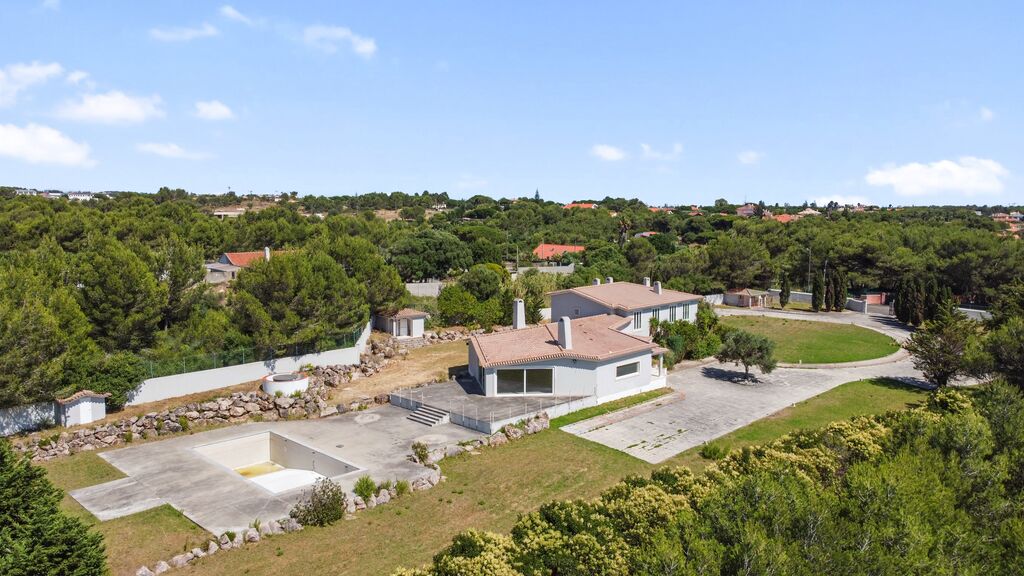 7 Bedroom House with garden, Guincho, Cascais