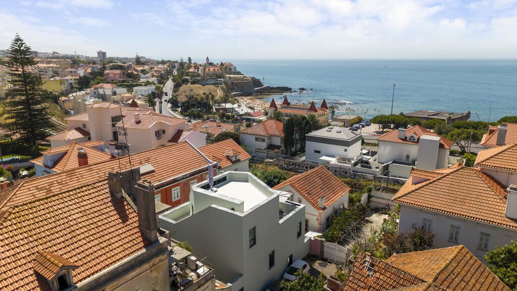4 Bedroom House with garden, Estoril, Cascais