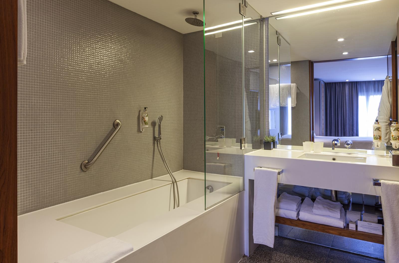 1 Bedroom Apartment with parking - Image 9