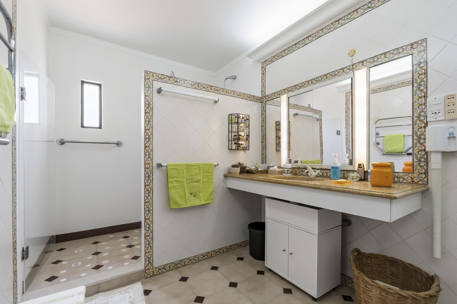 4 Bedroom House with swimming pool, Birre, Cascais - Image 24