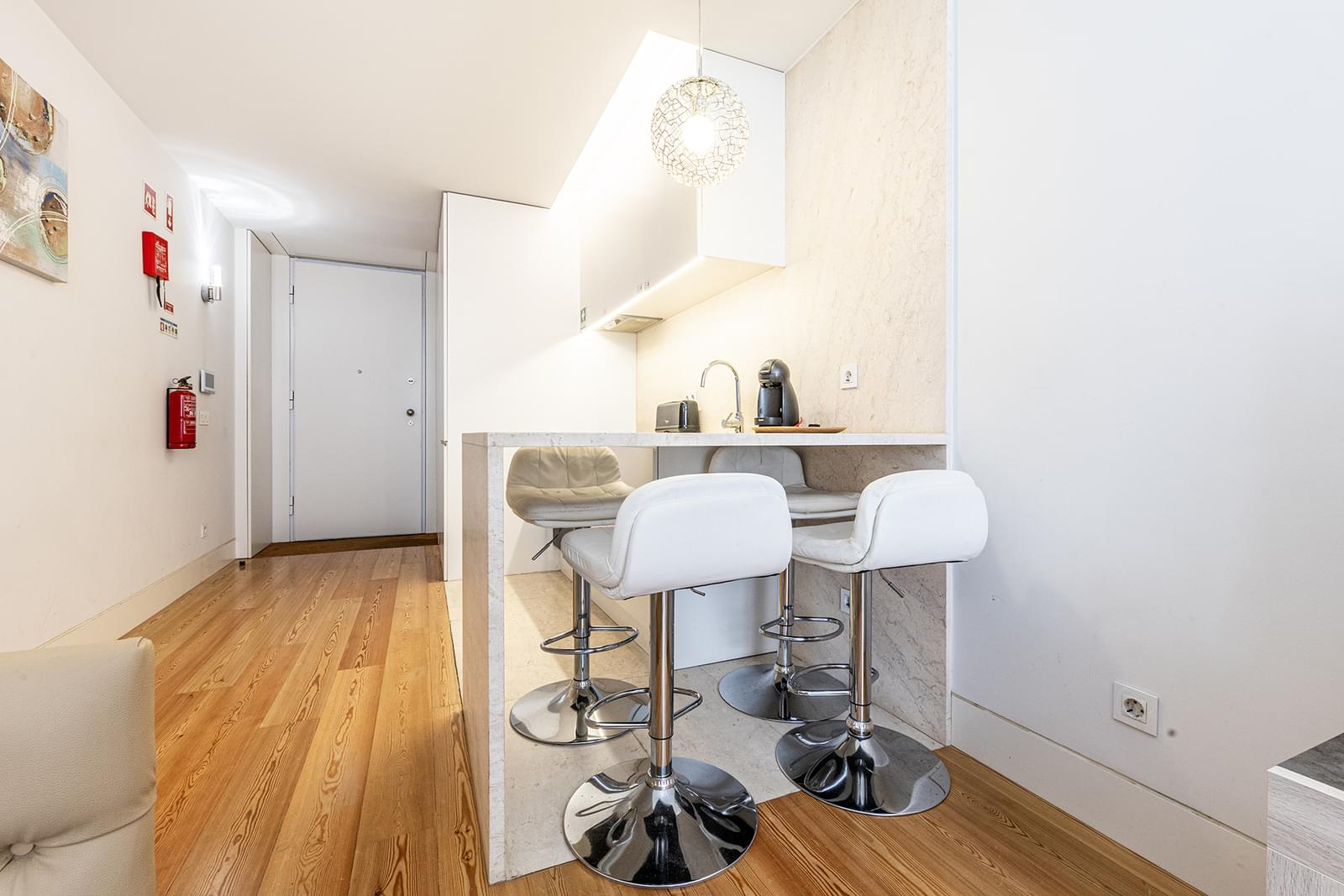 1 Bedroom Apartment with a view, Baixa Chiado, Lisboa - Image 7