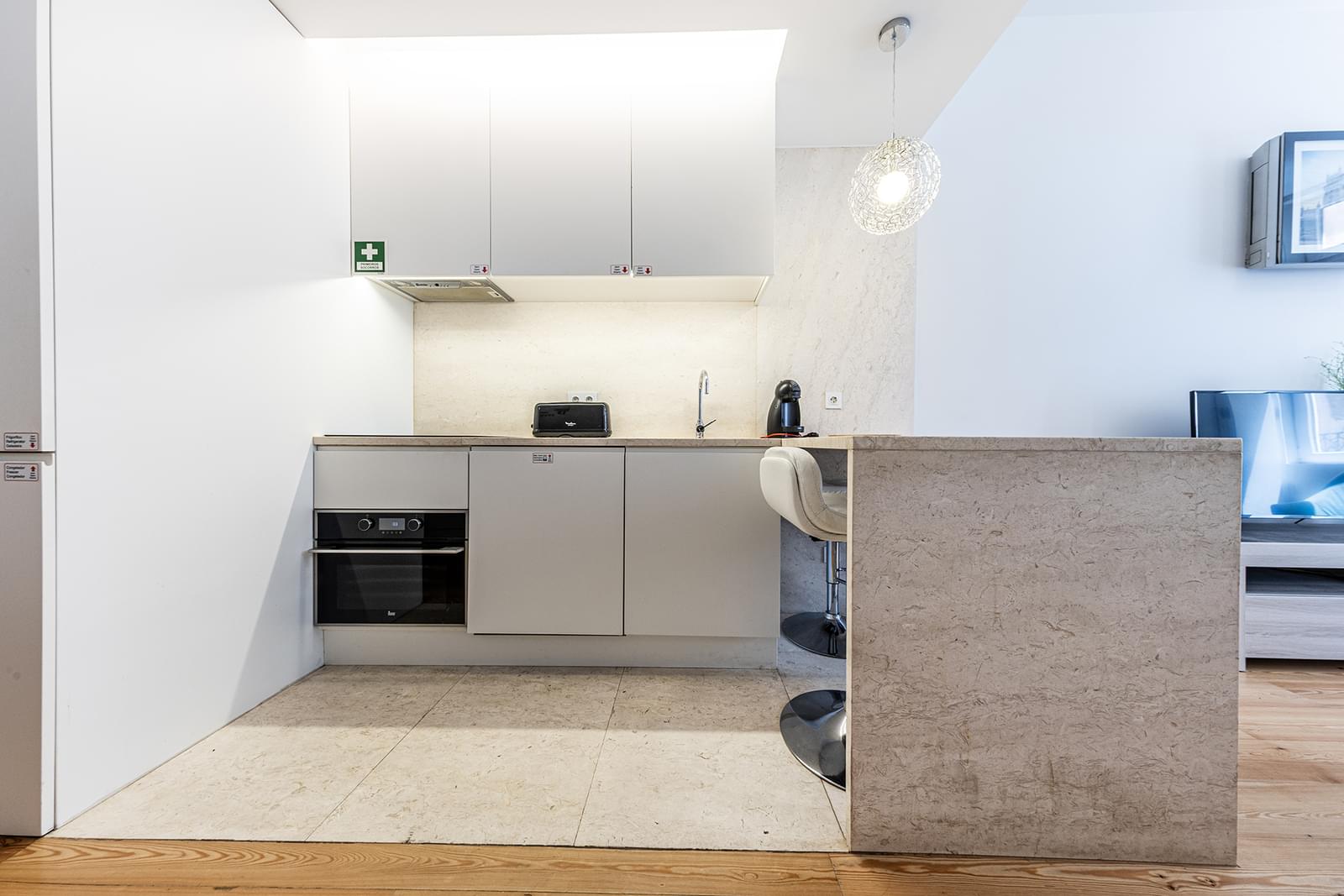 1 Bedroom Apartment with a view, Baixa Chiado, Lisboa - Image 6