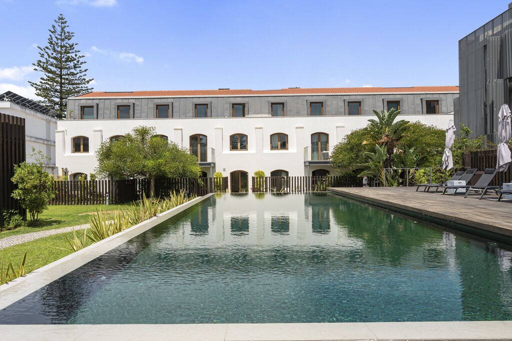 4 Bedroom Apartment with parking, Restelo, Lisboa