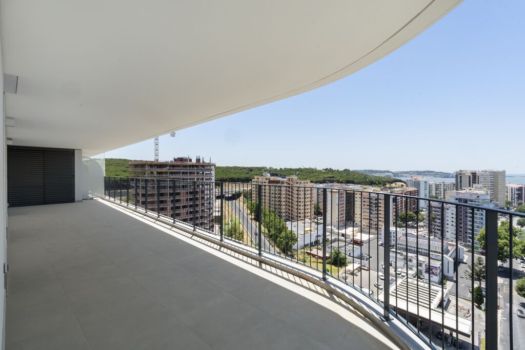 4 Bedroom Apartment with swimming pool, Miraflores, Oeiras