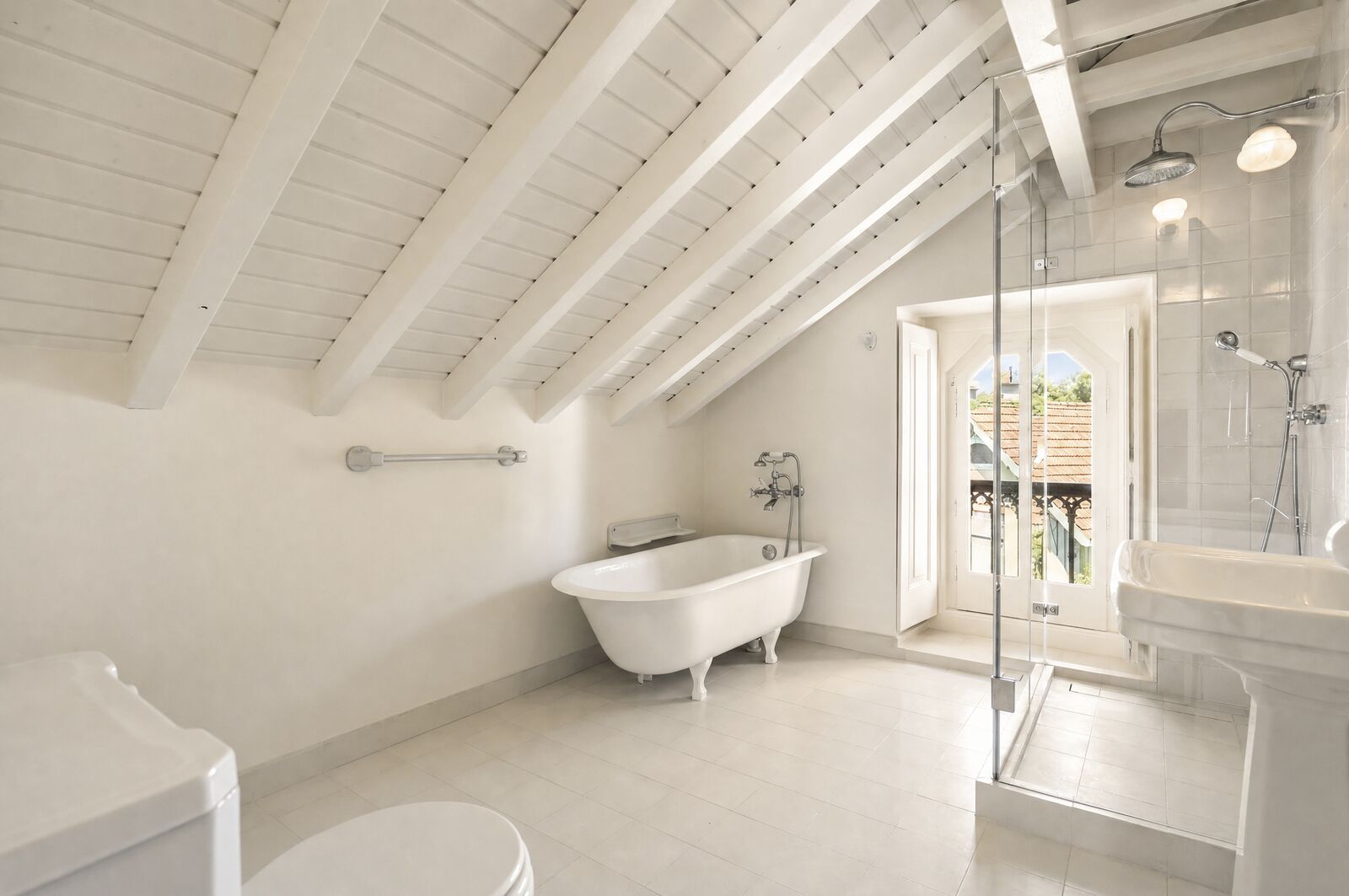 6 Bedroom Villa/Townhouse's Image 50