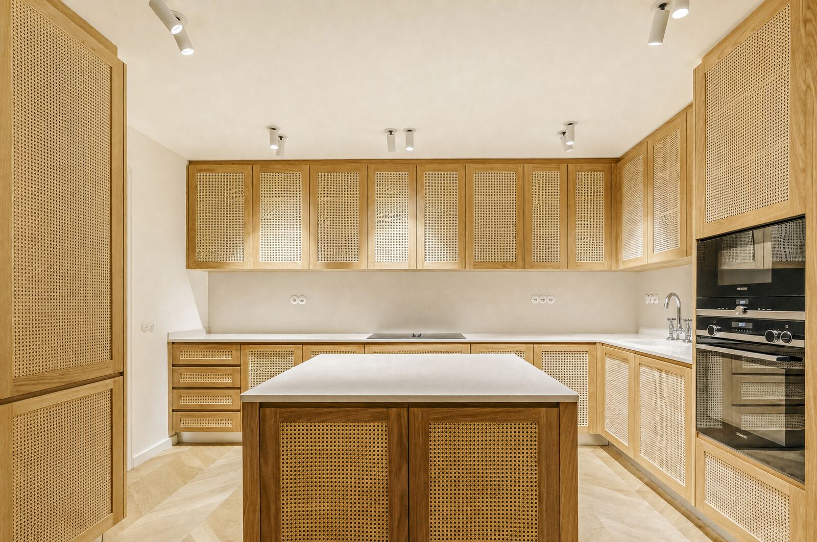 6 Bedroom Villa/Townhouse's Image 28
