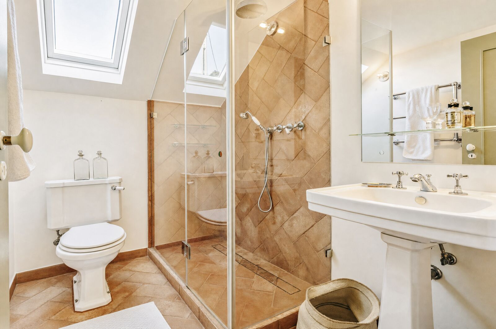 6 Bedroom Villa/Townhouse's Image 64