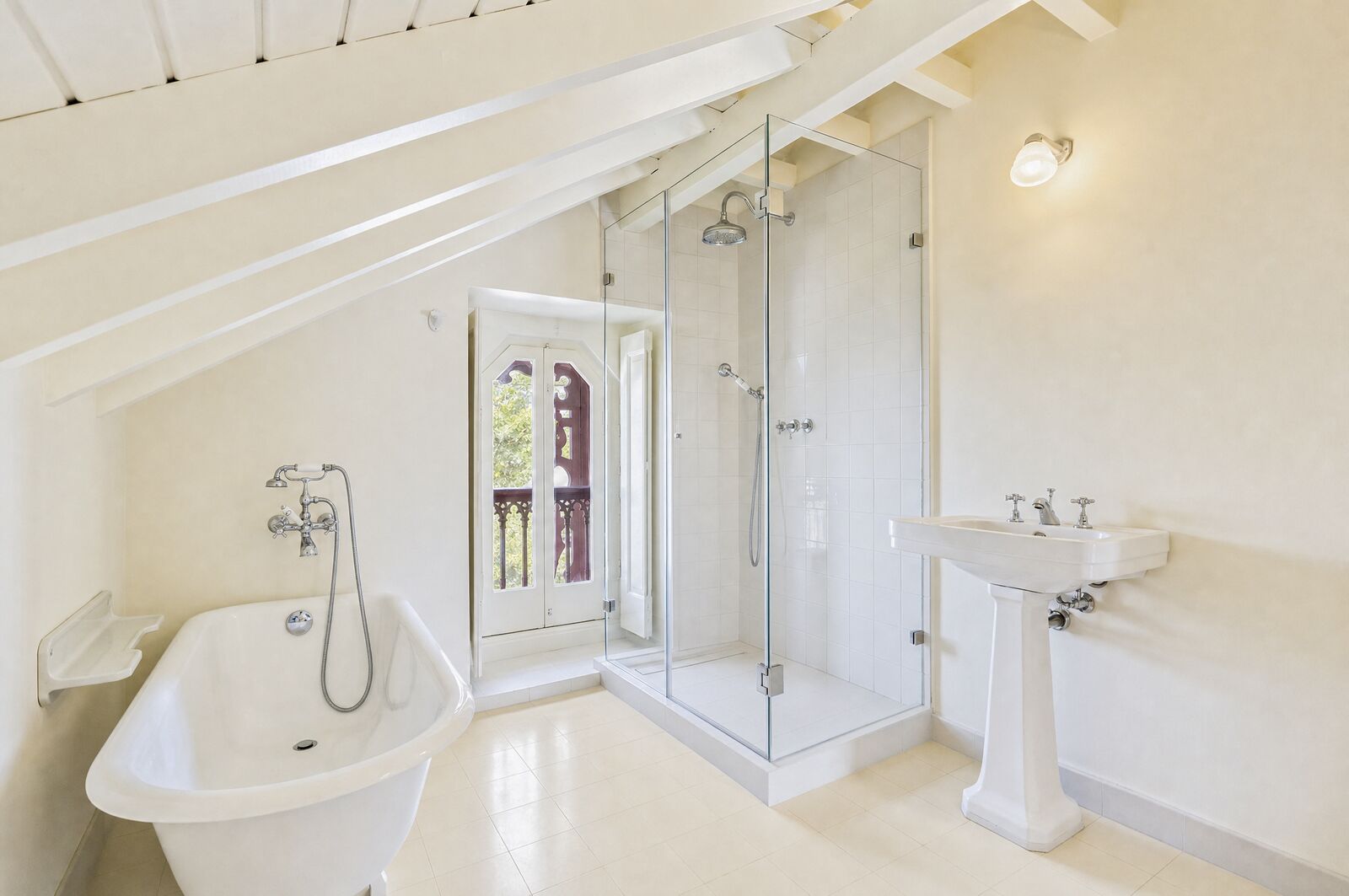 6 Bedroom Villa/Townhouse's Image 51