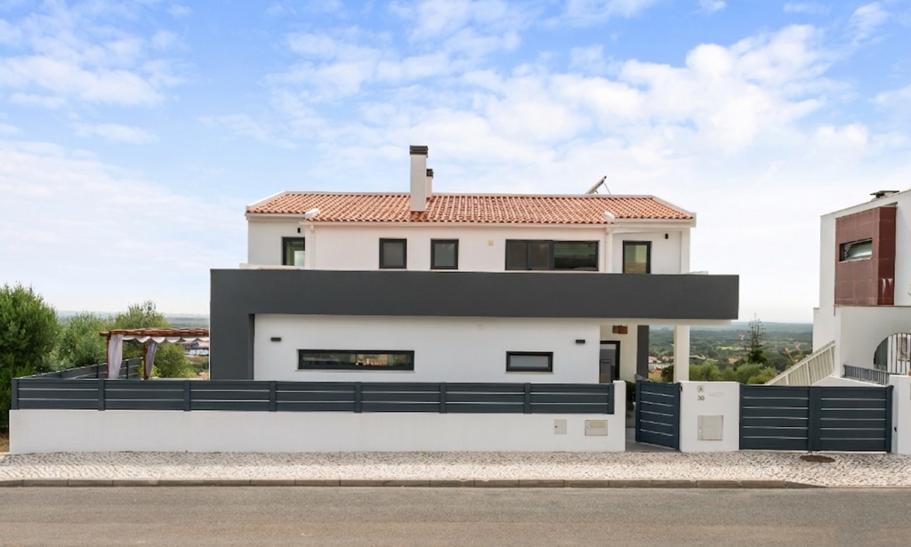 3 Bedroom Detached house with parking, Santiago do Cacém