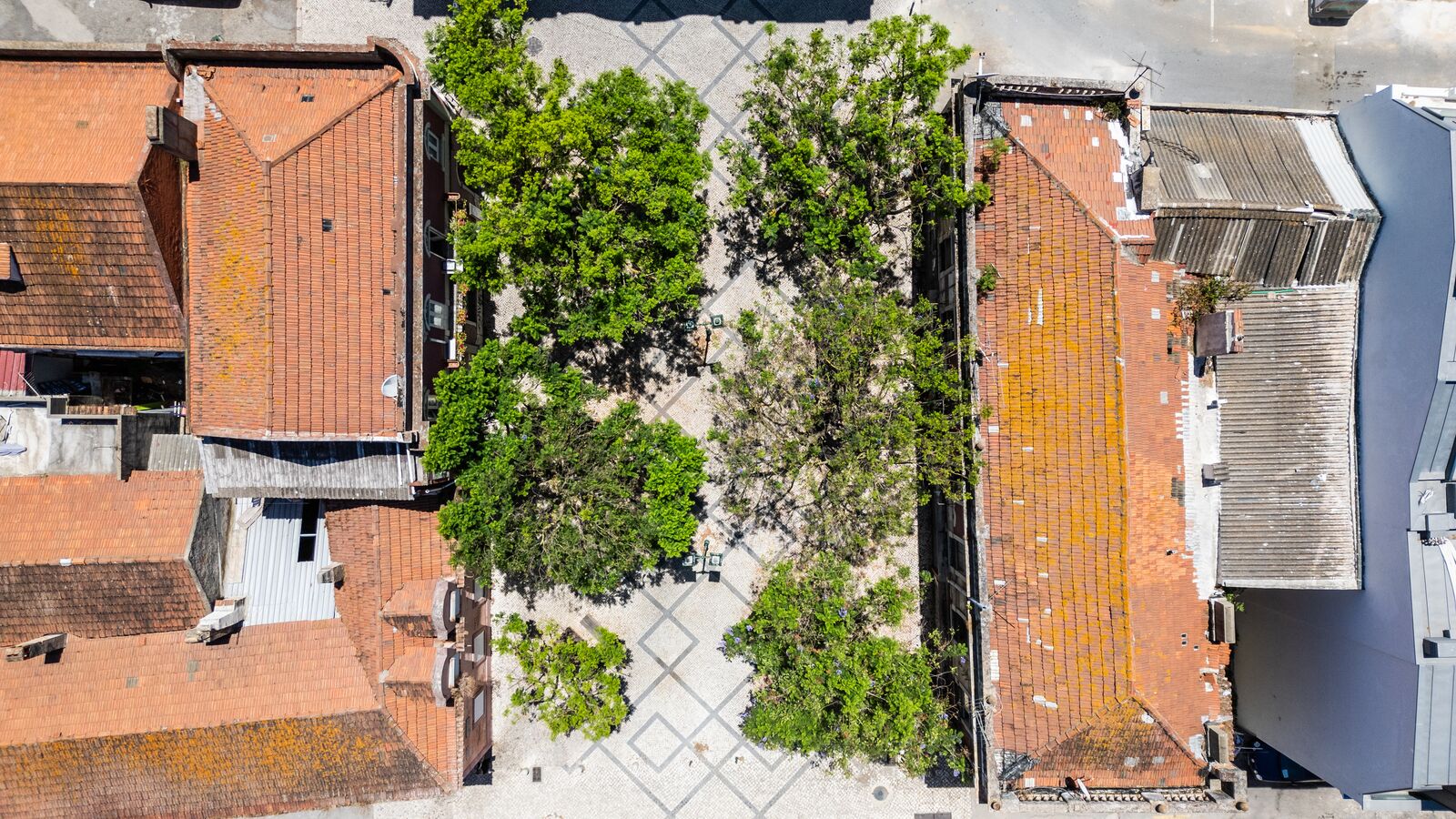 Apartment block, Barreiro - Image 15