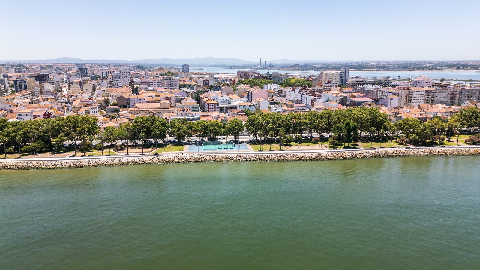 Apartment block, Barreiro - Image 28