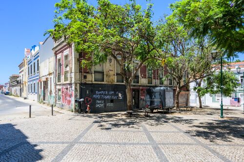 PF41092 - Prédio Habitacional, Barreiro