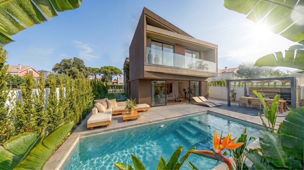 3 Bedroom Detached house with swimming pool, Aroeira, Almada 1900383137