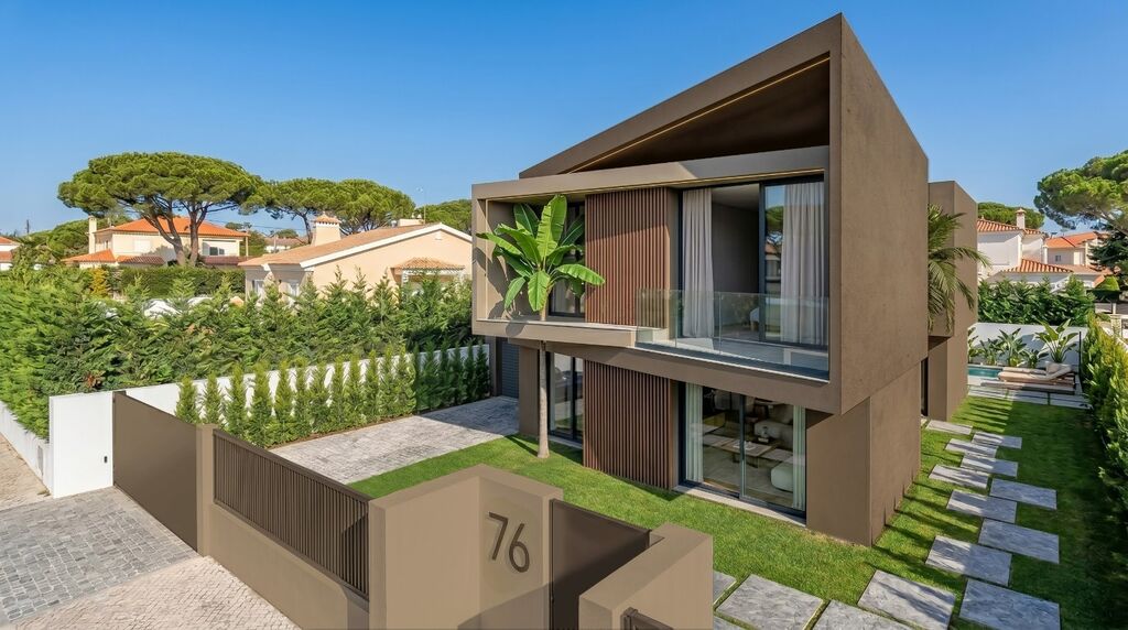 3 Bedroom Detached house with swimming pool, Aroeira, Almada 1900383137