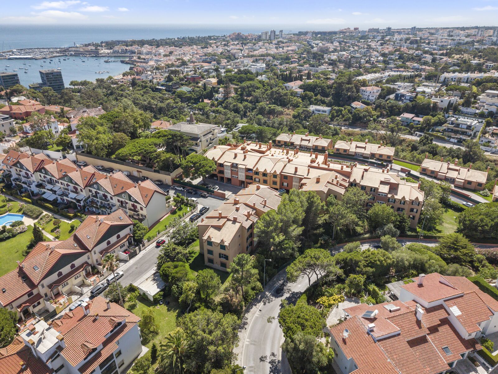 4 Bedroom Apartment with a view, Monte Estoril, Cascais - Image 9