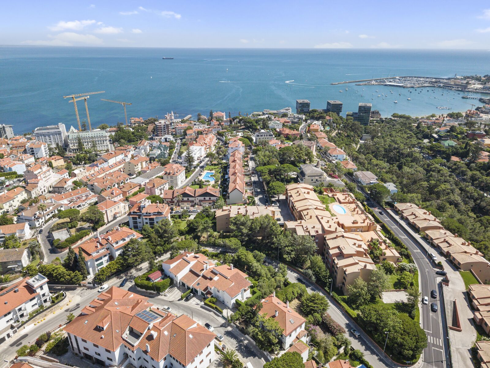 4 Bedroom Apartment with a view, Monte Estoril, Cascais - Image 11