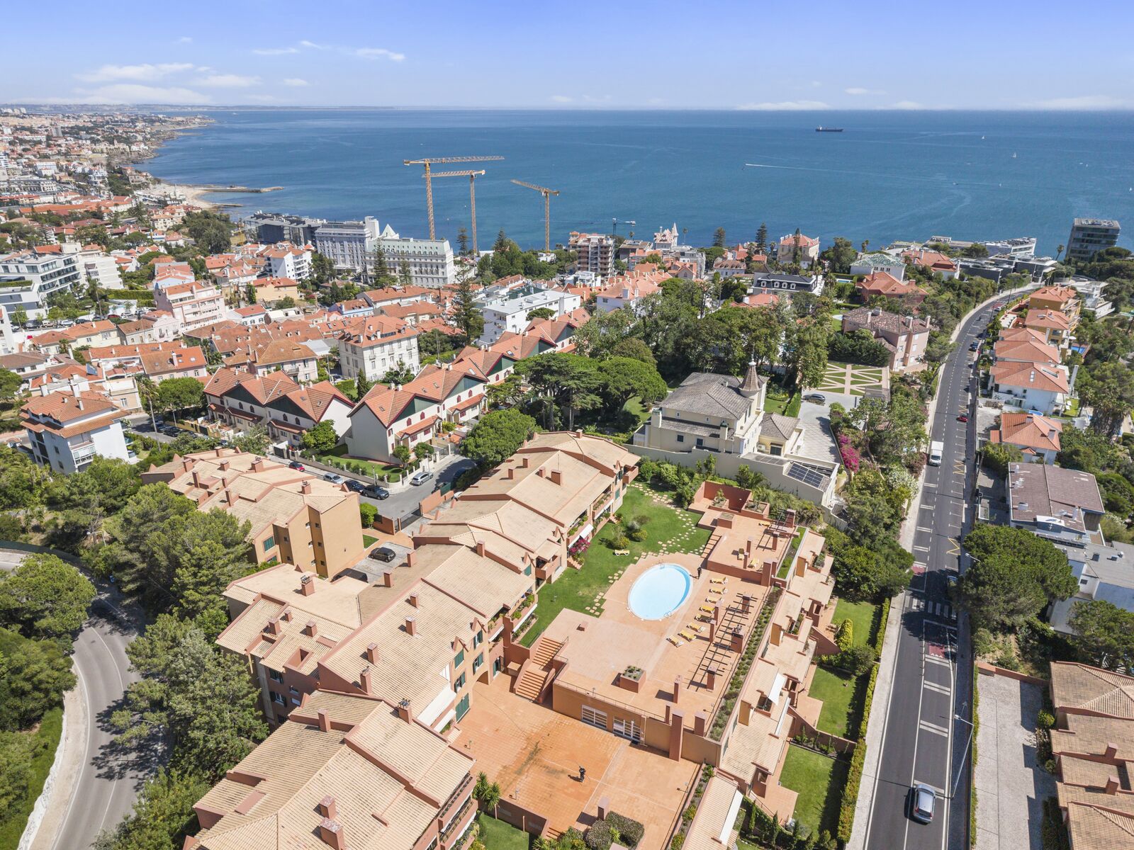 4 Bedroom Apartment with a view, Monte Estoril, Cascais - Image 13