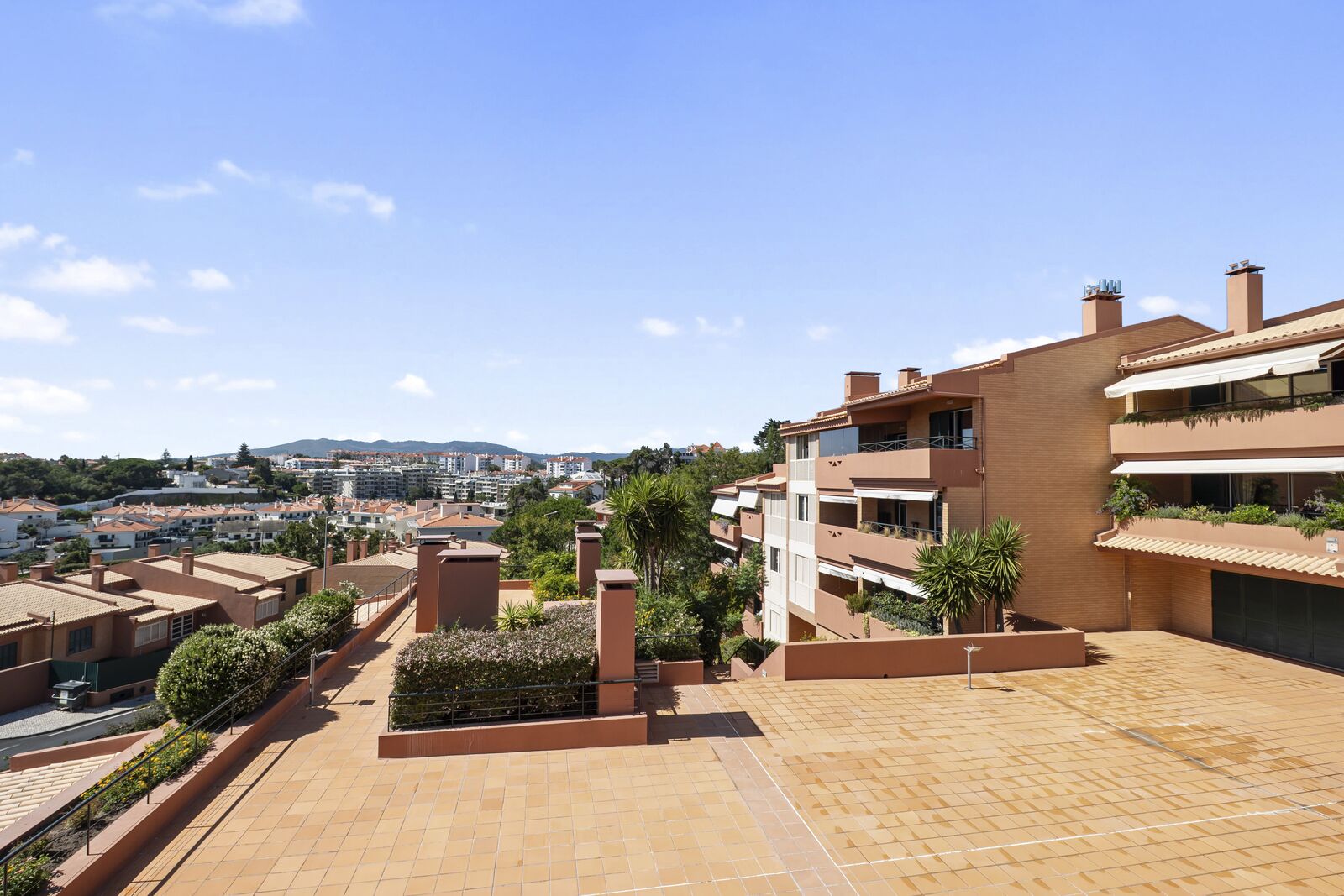 4 Bedroom Apartment with a view, Monte Estoril, Cascais - Image 17