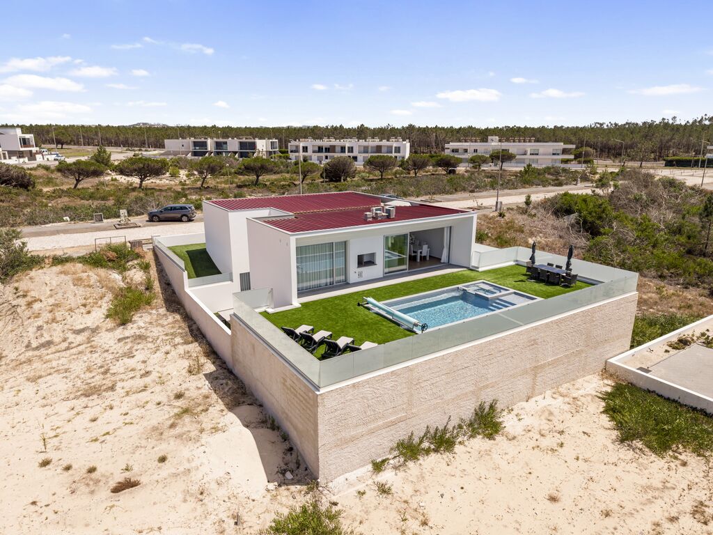 4 Bedroom Detached house with swimming pool, Alcobaça 2584460965