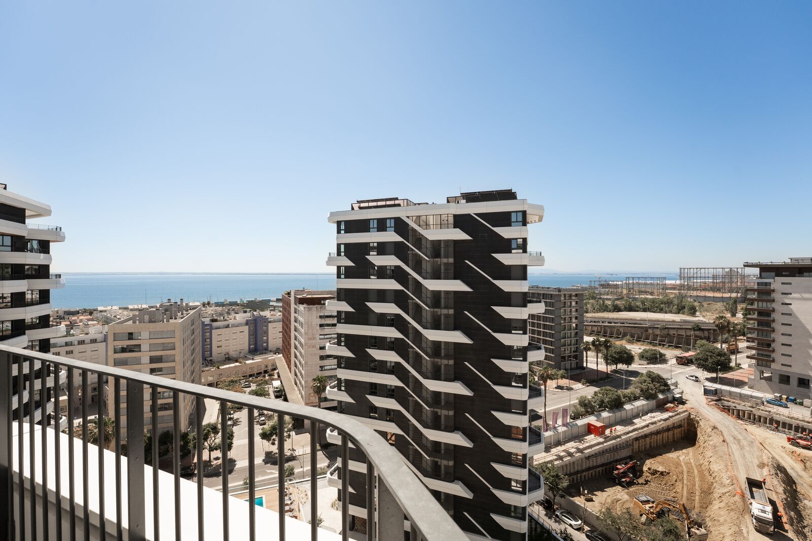 3 Bedroom Apartment with swimming pool, Parque das Nações, Lisboa - Image 5