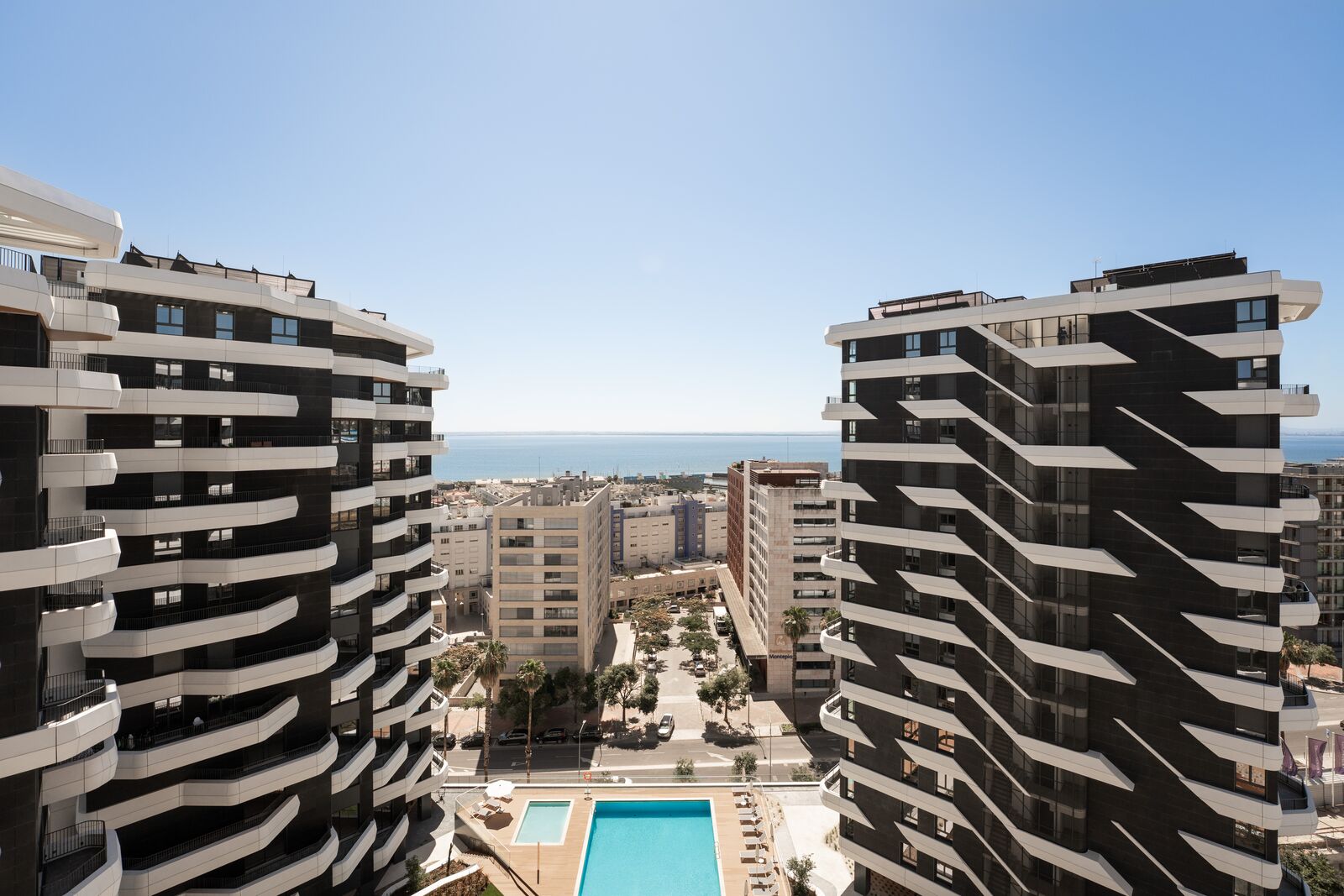 3 Bedroom Apartment with swimming pool, Parque das Nações, Lisboa - Image 1