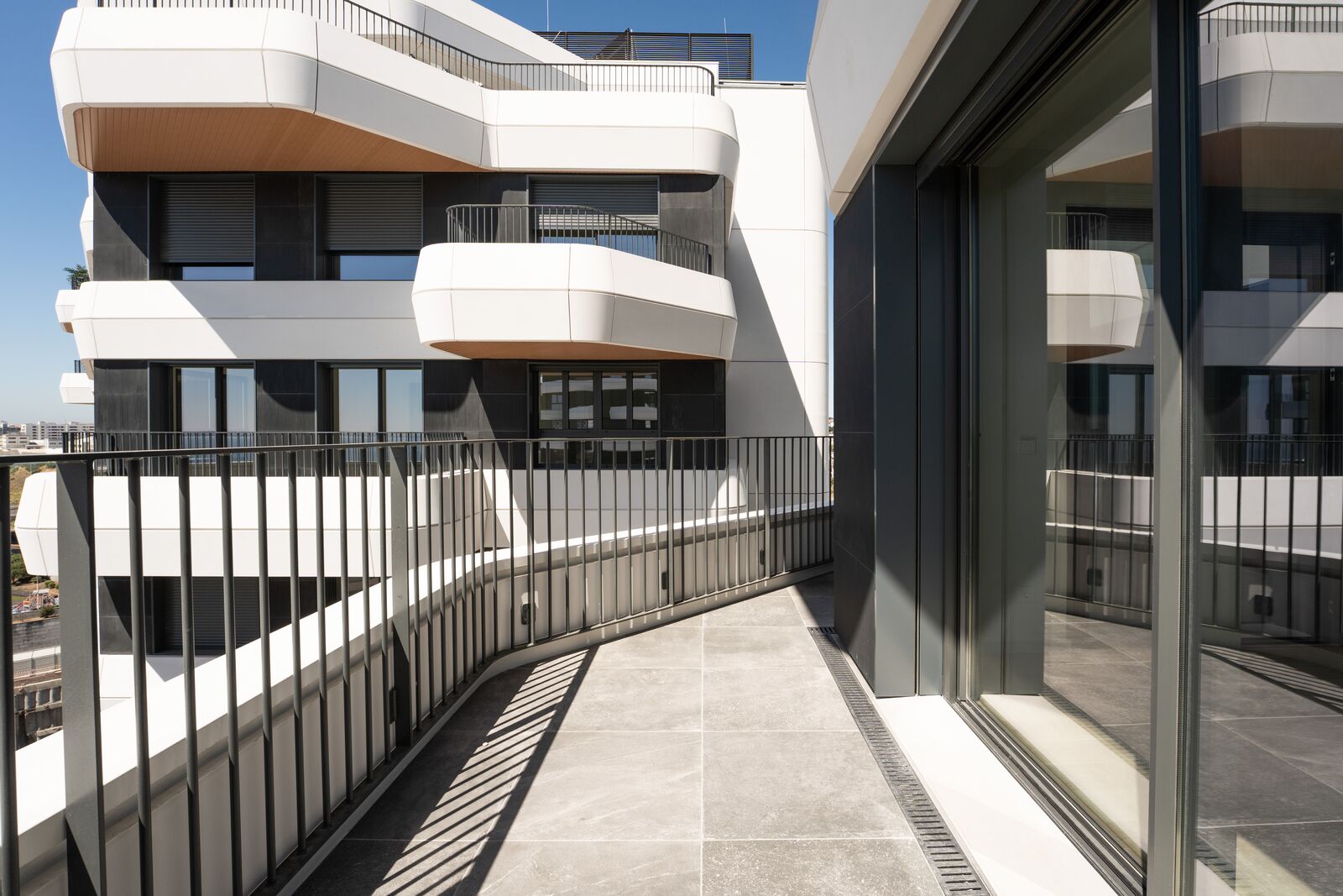 3 Bedroom Apartment with swimming pool, Parque das Nações, Lisboa - Image 2