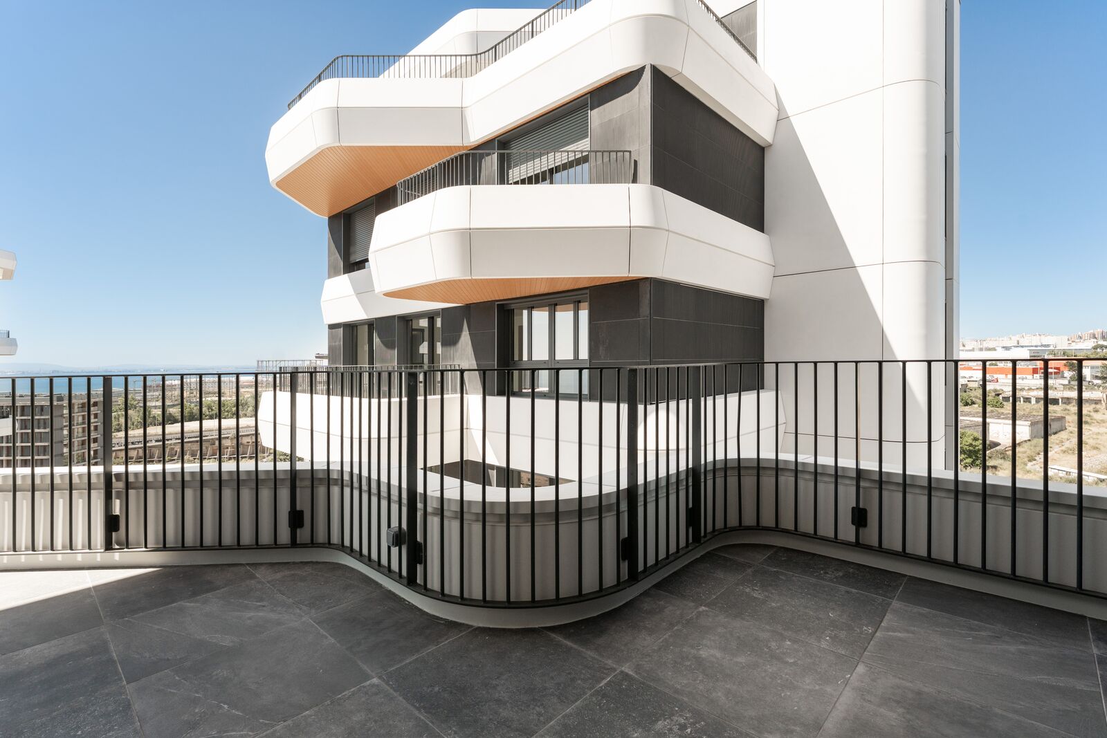 3 Bedroom Apartment with swimming pool, Parque das Nações, Lisboa - Image 4