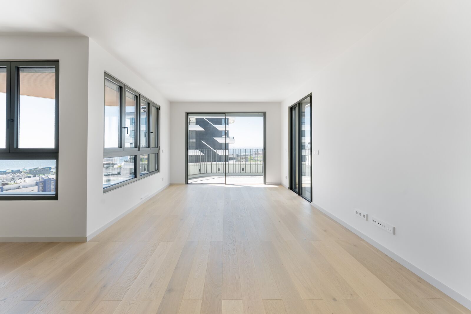 3 Bedroom Apartment with swimming pool, Parque das Nações, Lisboa - Image 10