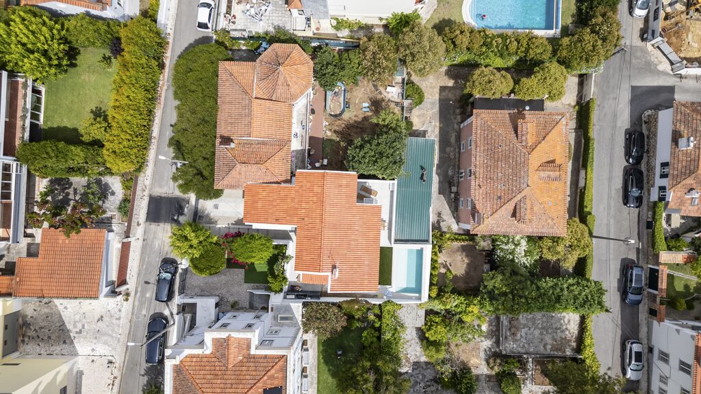 4 Bedroom House with swimming pool, Estoril, Cascais