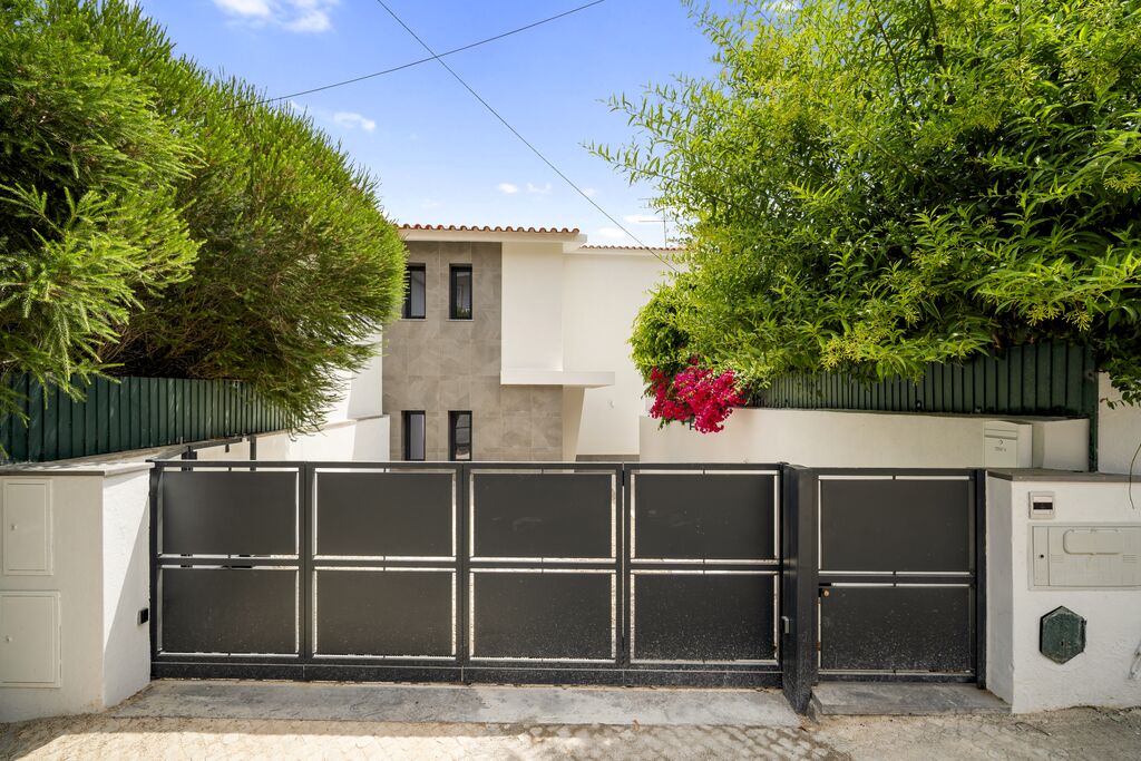 4 Bedroom House with swimming pool, Estoril, Cascais
