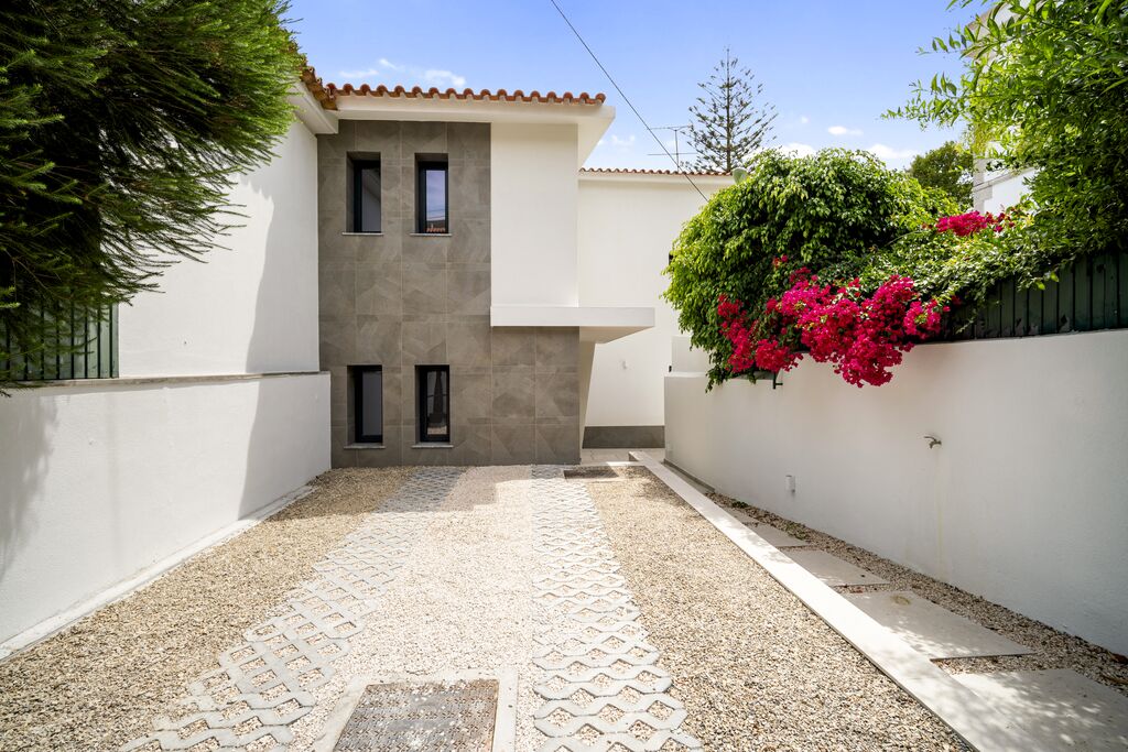 4 Bedroom House with swimming pool, Estoril, Cascais