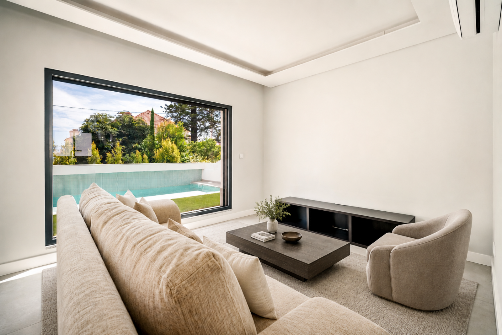 4 Bedroom Villa/Townhouse's Image 8