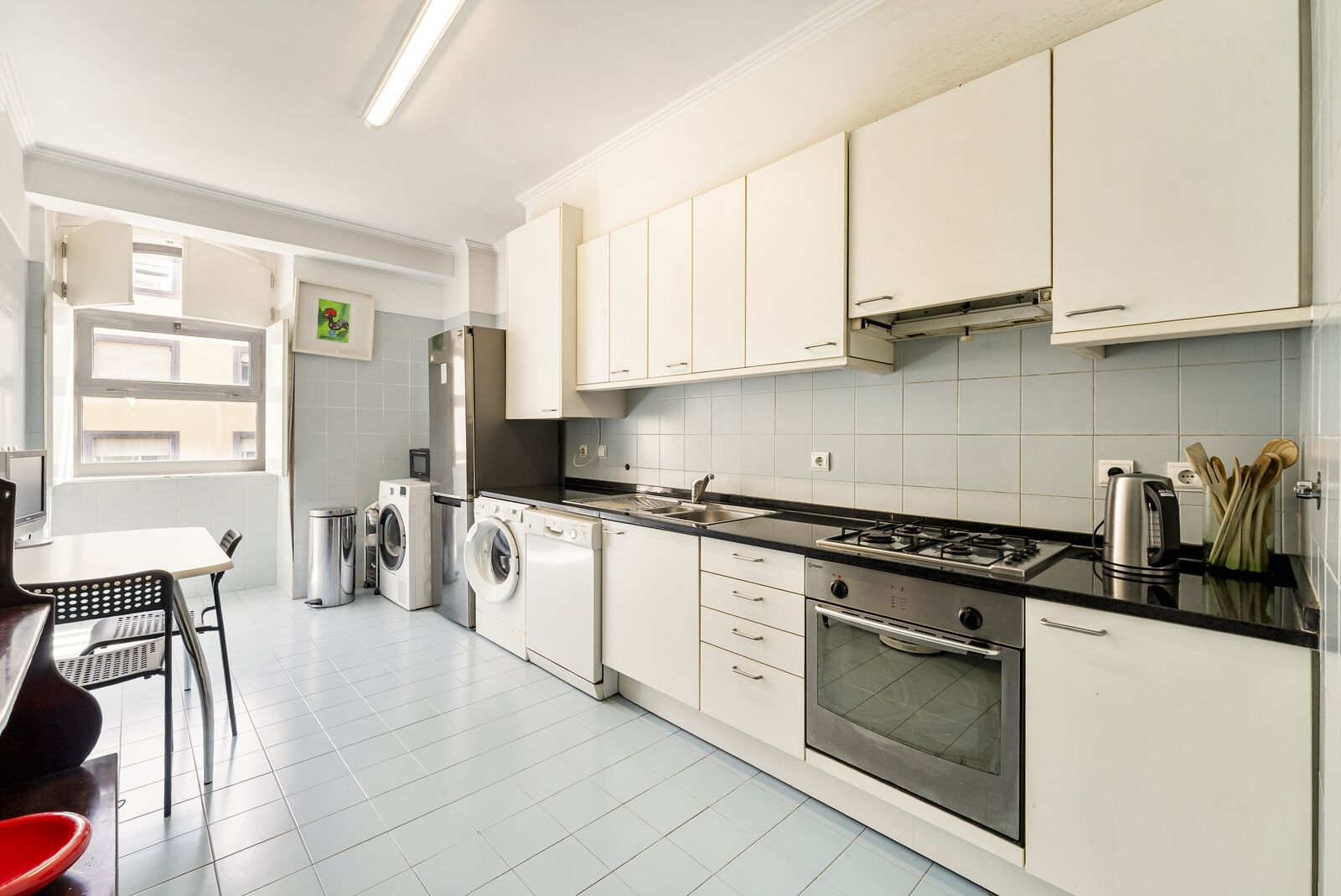 2 Bedroom Apartment with parking, Saldanha, Lisboa - Image 8