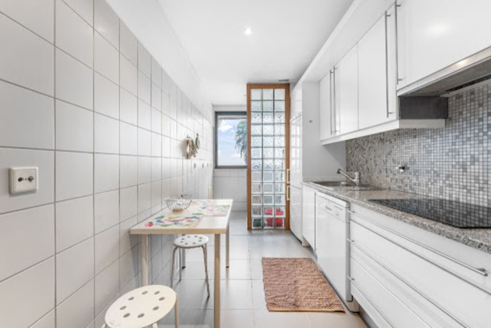 2 Bedroom Apartment with garden, Lisboa - Image 13