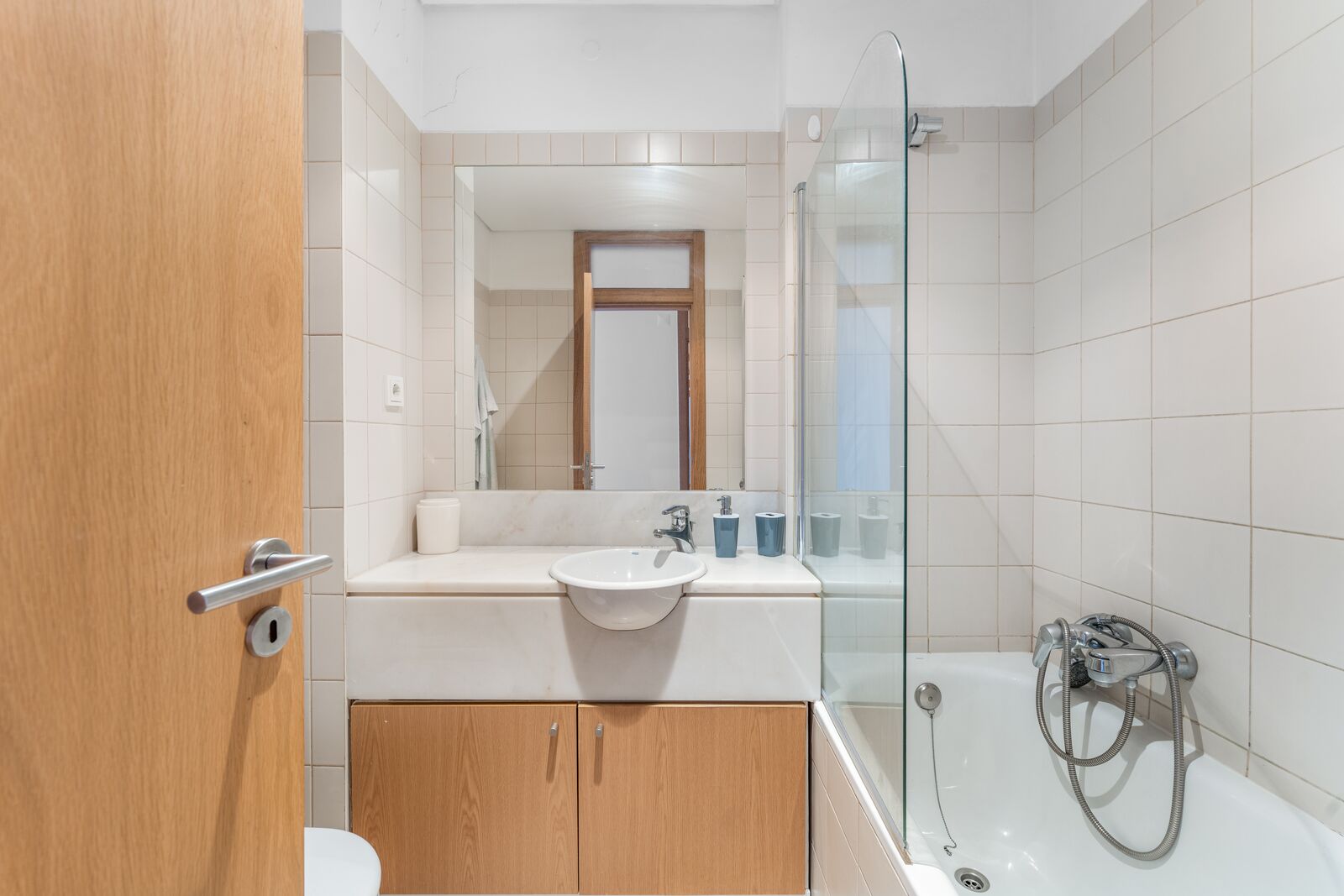 2 Bedroom Apartment with garden, Lisboa - Image 10