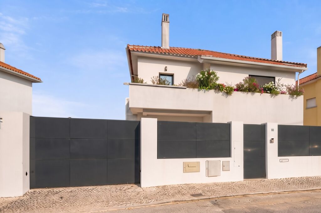 3 Bedroom House with swimming pool, Caxias, Oeiras