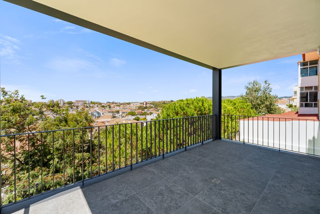 3 Bedroom Apartment with a view, Amoreira, Cascais