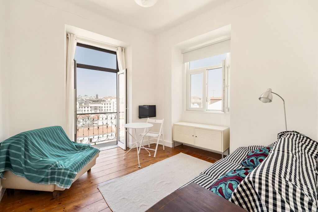 2 Bedroom Apartment with a view, Mouraria, Lisboa