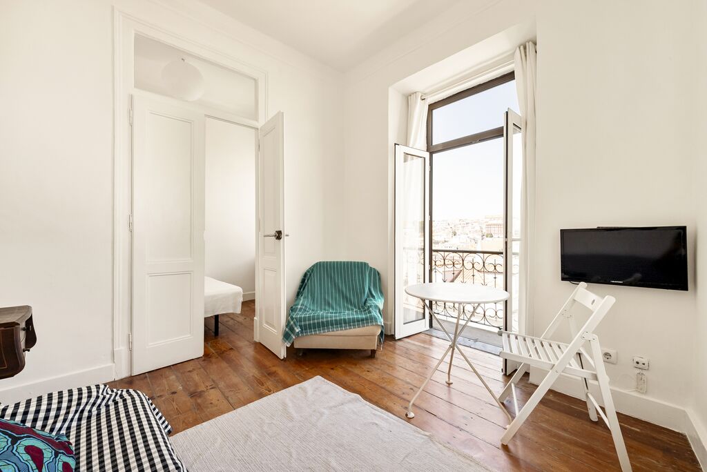 2 Bedroom Apartment with a view, Mouraria, Lisboa