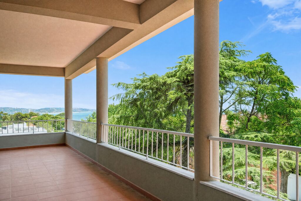 5 Bedroom Detached house with parking, Caxias, Oeiras