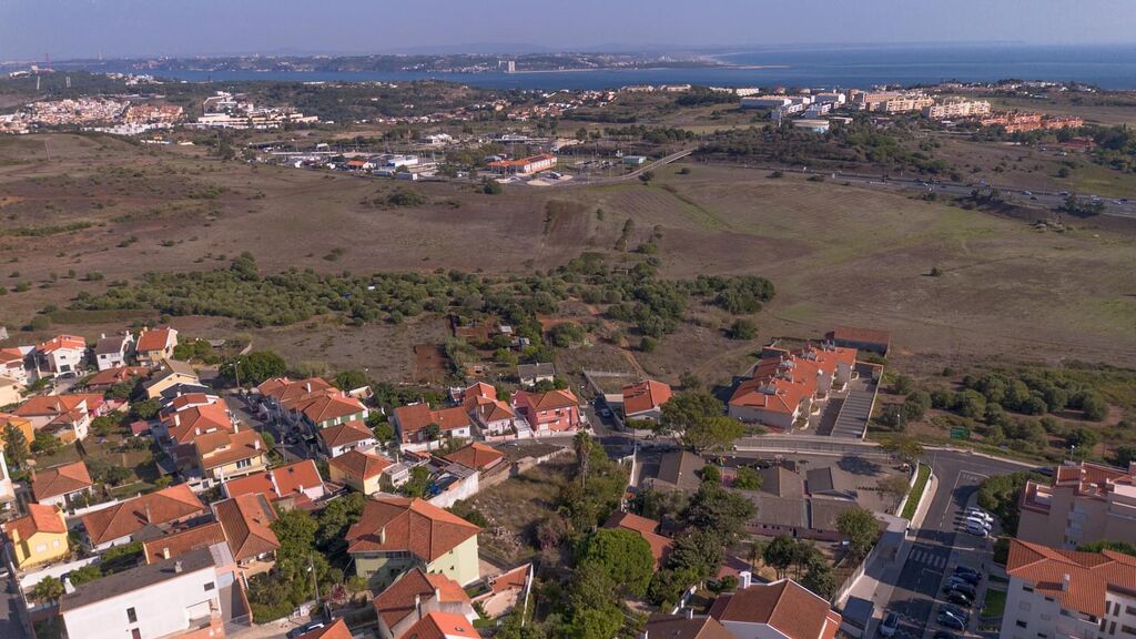 Urban land 860 m2, Vila Fria, Oeiras
