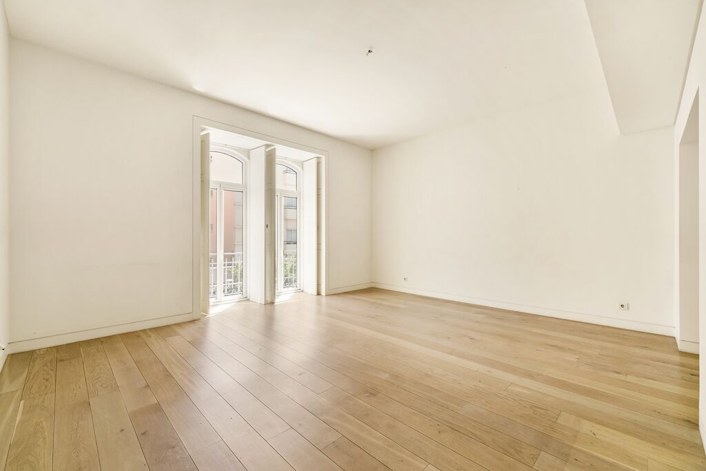 1 Bedroom Apartment with parking, Arroios, Lisboa