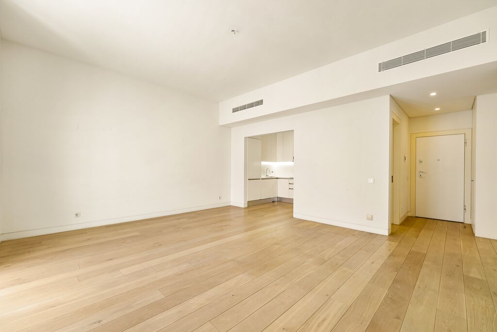 1 Bedroom Apartment with parking, Arroios, Lisboa
