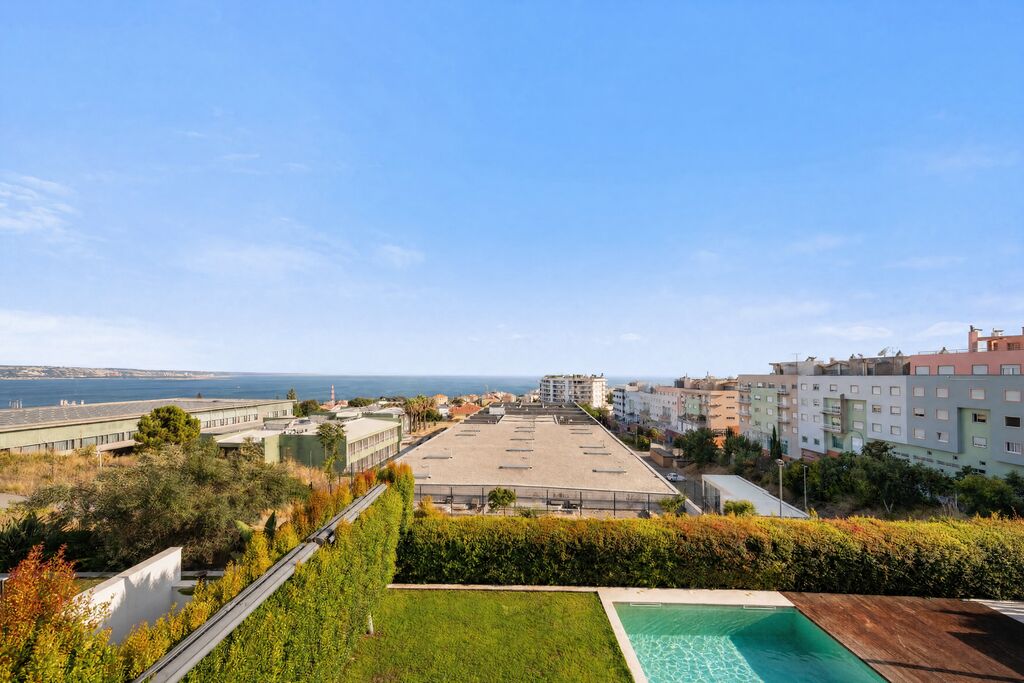 3 Bedroom Detached house with swimming pool, Parque dos Poetas, Oeiras