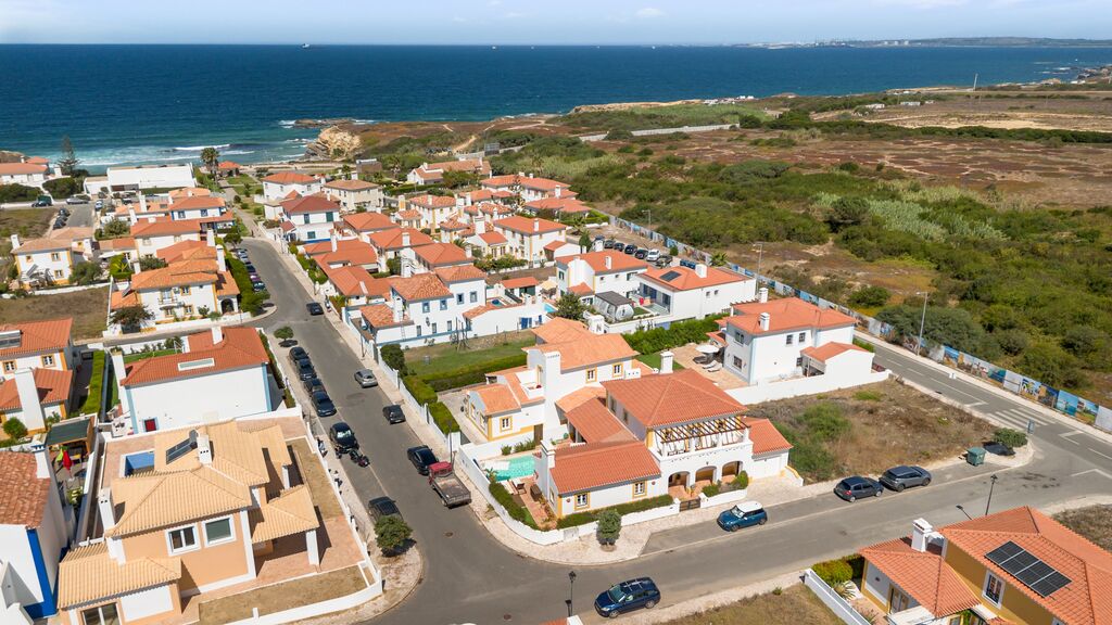 4 Bedroom Detached house with garden, Porto Covo, Sines