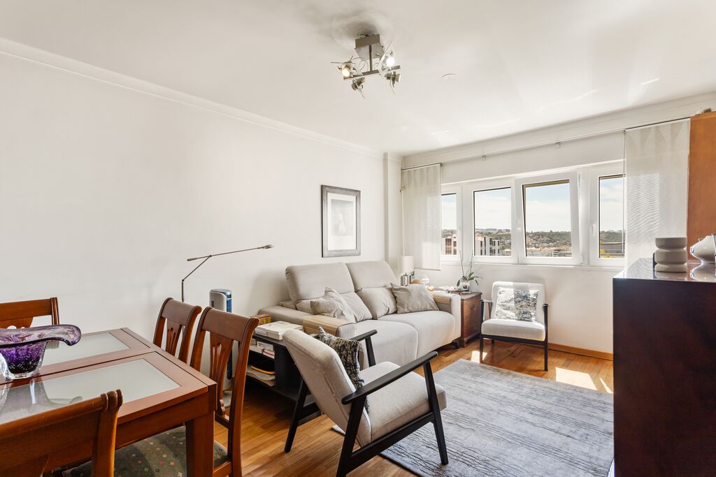 2 Bedroom Apartment, Loures