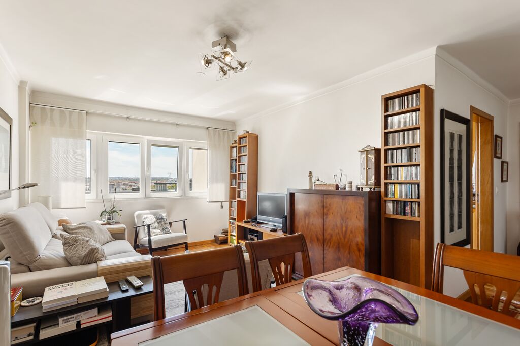 2 Bedroom Apartment, Loures